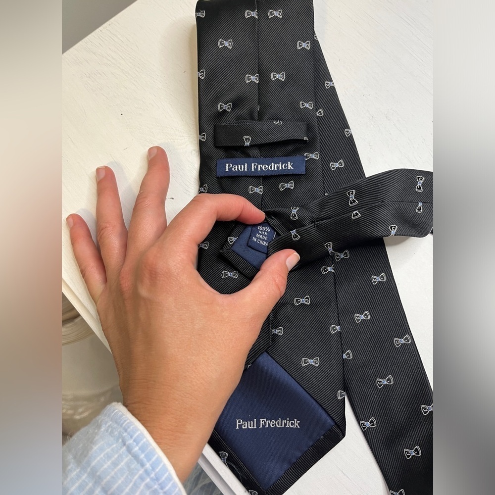 Paul Fredrick Bow Tie 100% Silk Tie - Picture 4 of 5